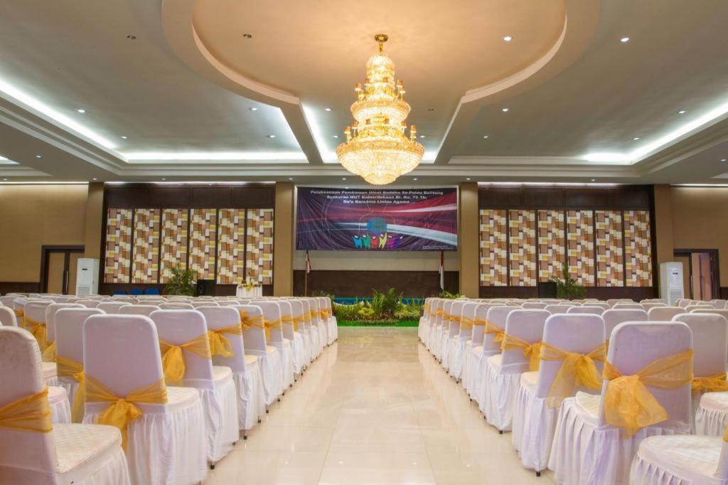Bahamas Hotel & Resort Tanjung Pandan Dış mekan fotoğraf