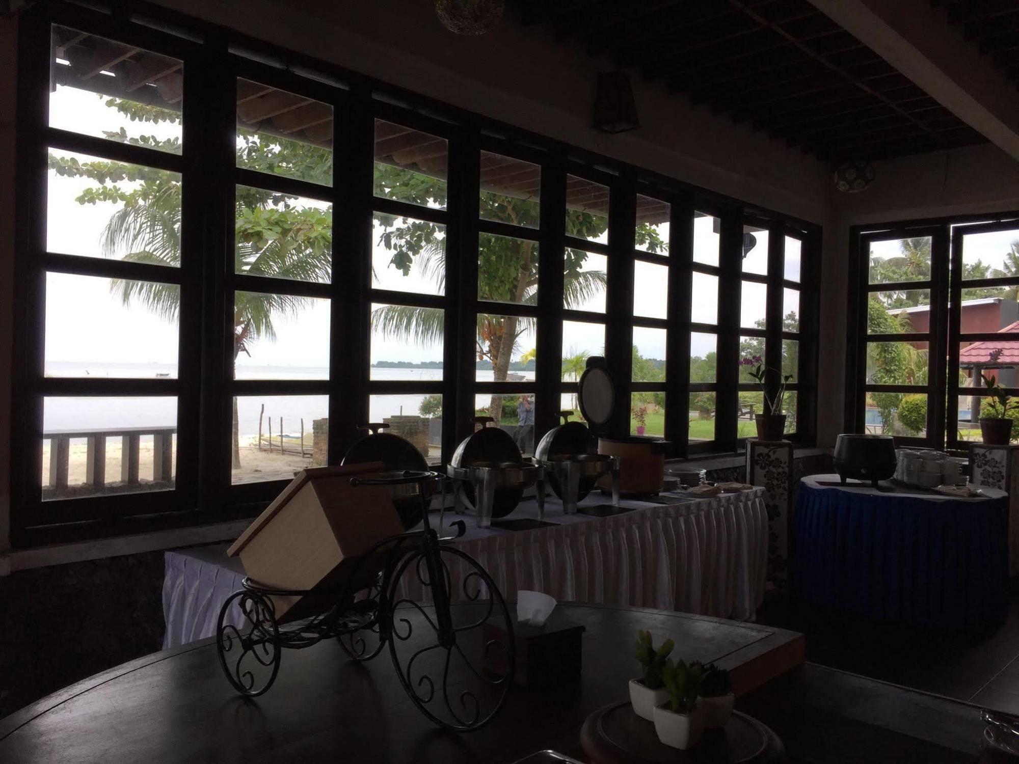 Bahamas Hotel & Resort Tanjung Pandan Dış mekan fotoğraf