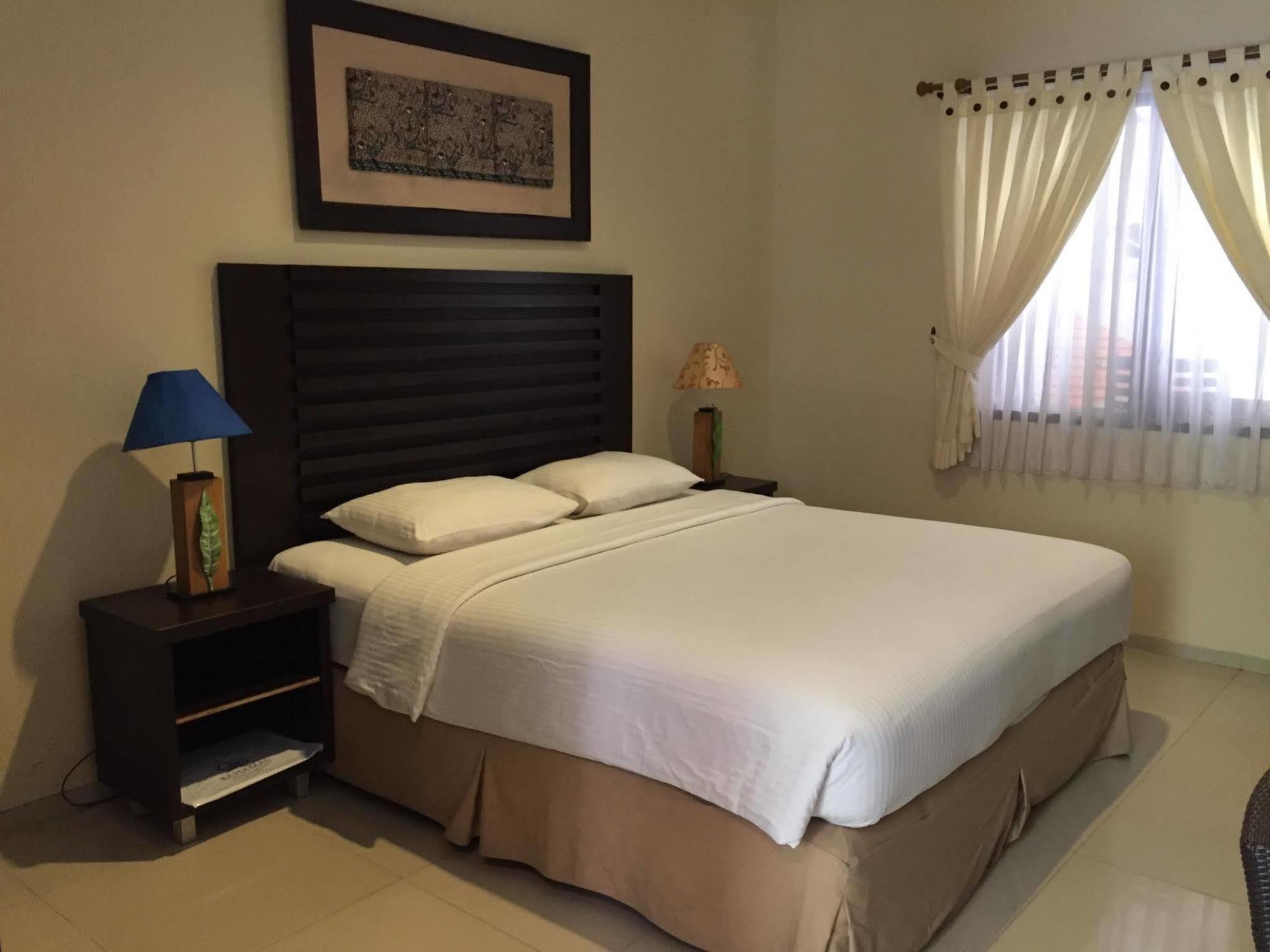 Bahamas Hotel & Resort Tanjung Pandan Dış mekan fotoğraf