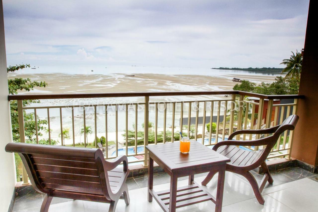 Bahamas Hotel & Resort Tanjung Pandan Dış mekan fotoğraf