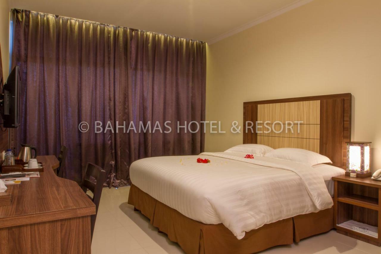 Bahamas Hotel & Resort Tanjung Pandan Dış mekan fotoğraf